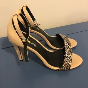 Snakeskin heels size 6